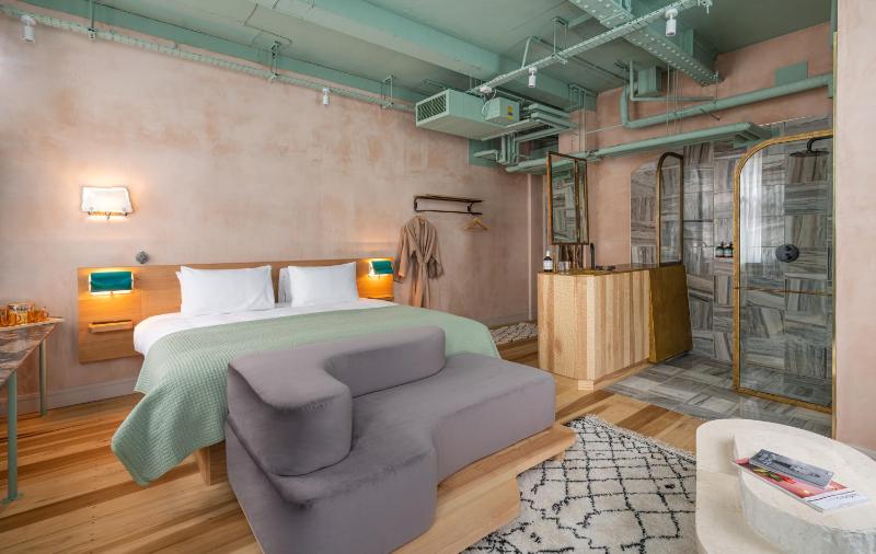 Signature Suite image 2