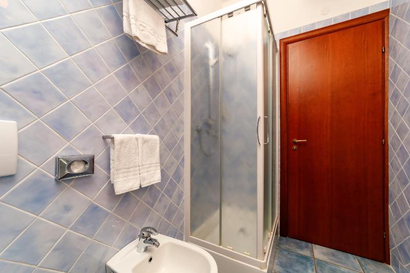 Deluxe Triple Room with Partial Sea View image 2