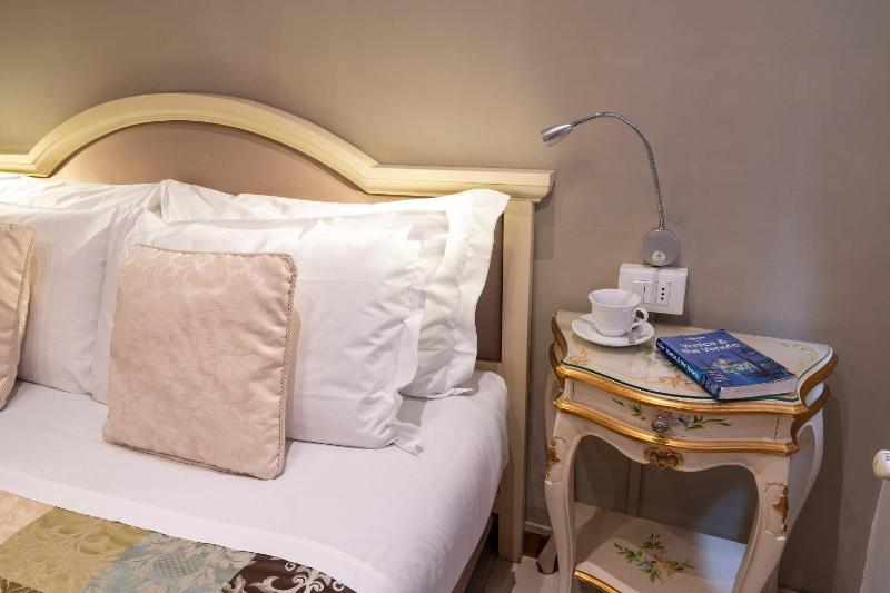 Small Double Room image 1