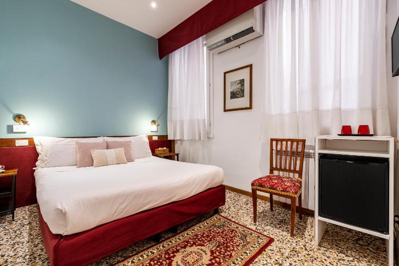 Double or Twin Room image 4