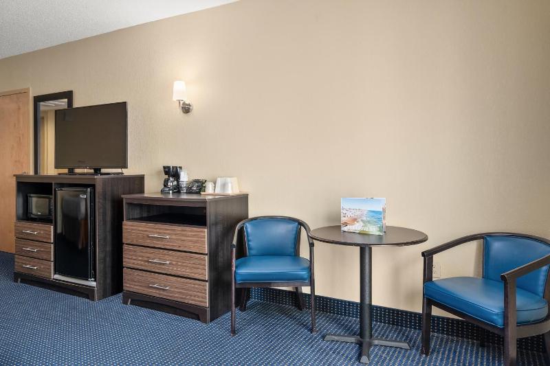 Crystal Beach Hotel - image 15