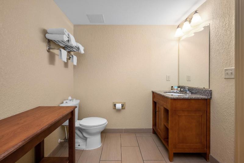Crystal Beach Hotel - image 7