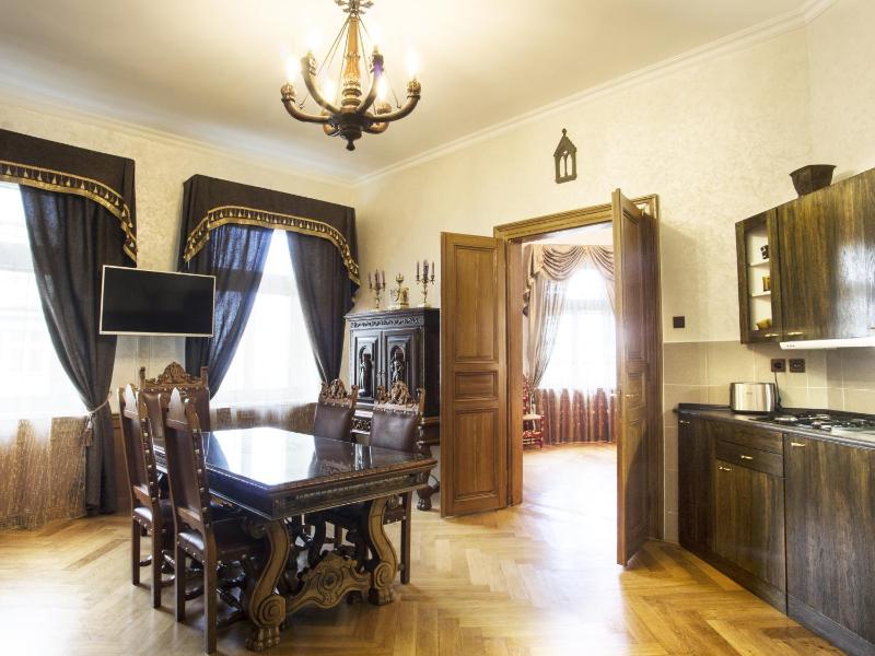 Two-Bedroom King Suite image 2