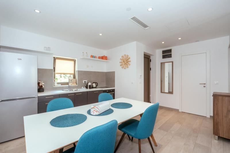 One-Bedroom Apartment with Pool View image 4