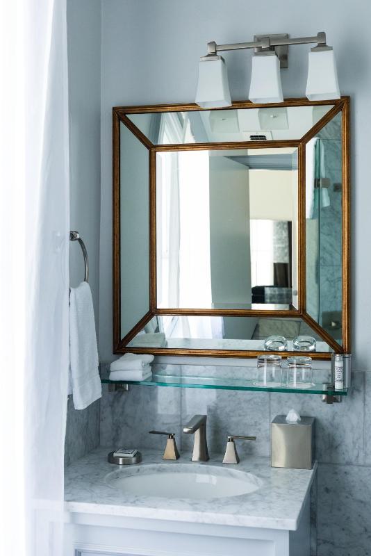 Ella's Parlor Suite image 2