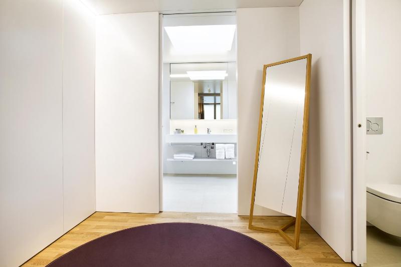 Lifestyle Junior Suite with Balcony image 2