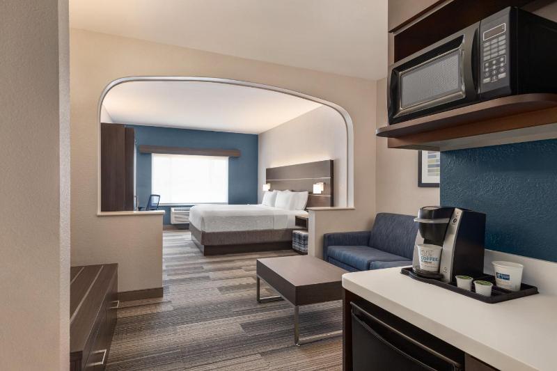 King Suite with Sofa Bed image 4