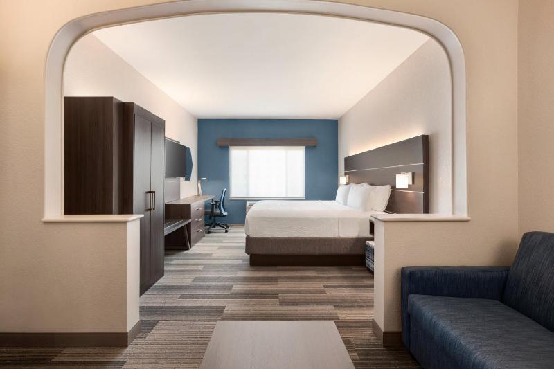 King Suite with Sofa Bed image 3