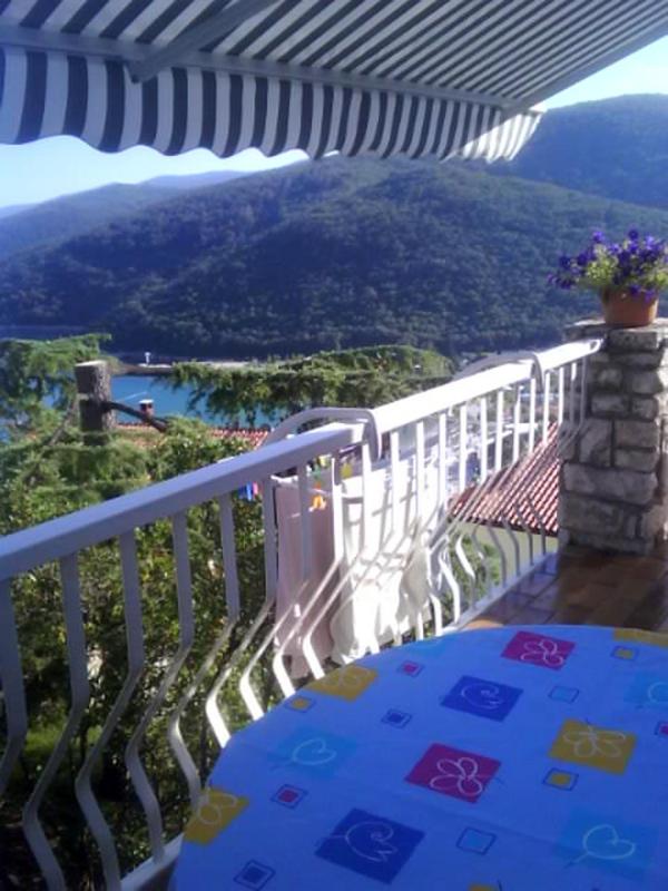 One-Bedroom Apartment with Balcony and Sea View image 3