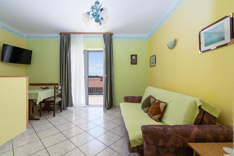 One-Bedroom Apartment with Terrace and Sea View image 1