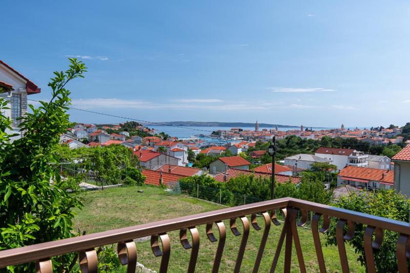 One-Bedroom Apartment with Terrace and Sea View image 3