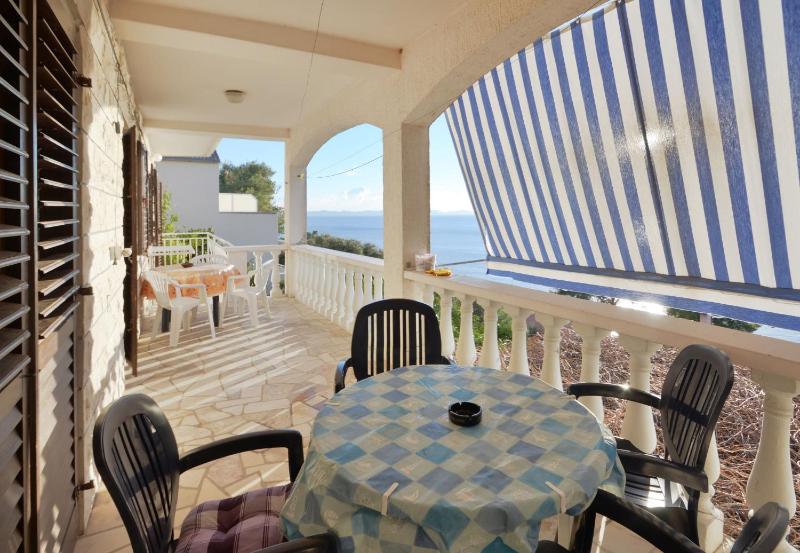 Three-Bedroom Apartment with Terrace and Sea View image 4