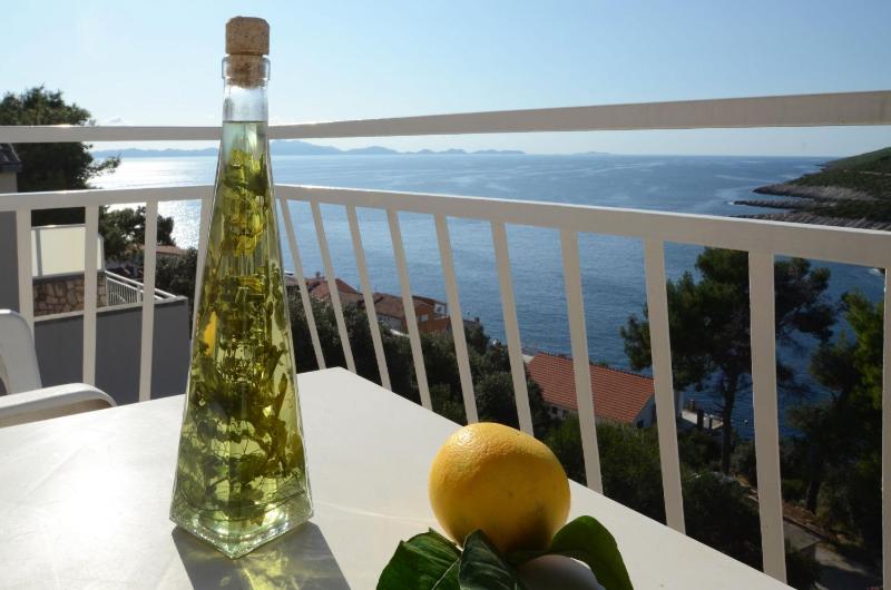 Two-Bedroom Apartment with Terrace and Sea View image 3