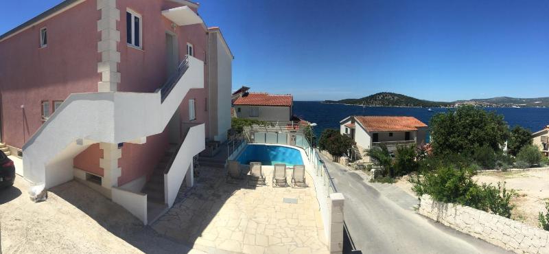 Family-friendly apartments with swimming pool Razanj Rogoznica - 14232 - image 1