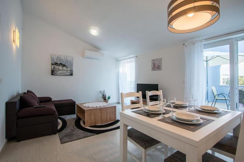 Two-Bedroom Apartment with Terrace and Sea View image 1