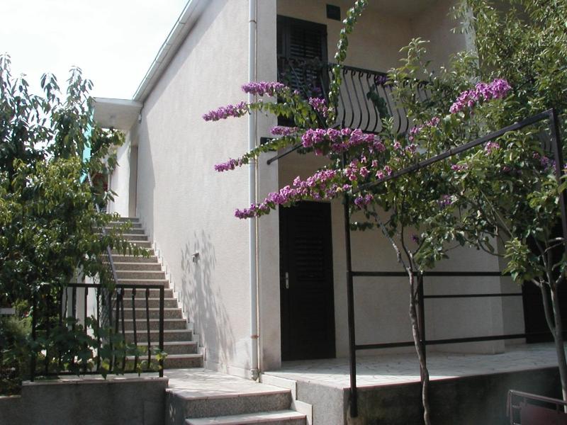 Apartments with parking space Supetar Brac - 14292 - image 1