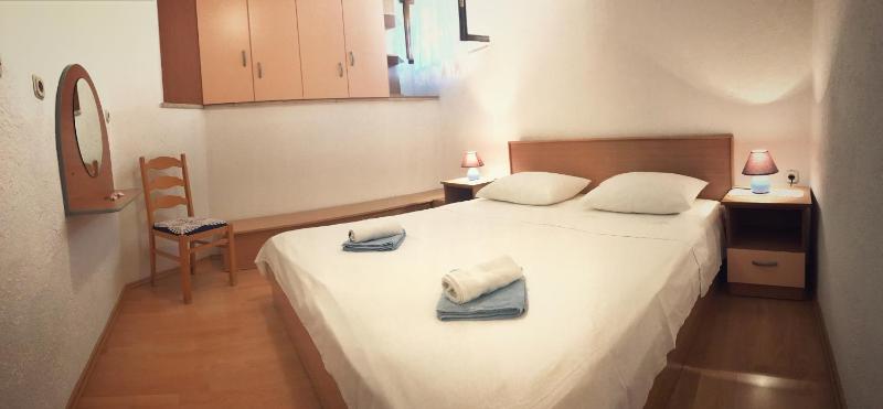 One-Bedroom Apartment with Terrace and Sea View image 1