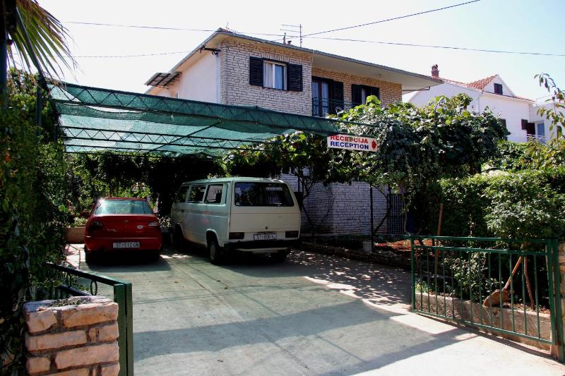 Apartments with parking space Supetar Brac - 14426 - image 30