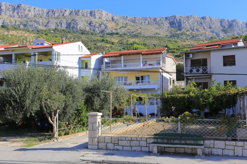 Apartments by the sea Sumpetar Omis - 14450 - image 1