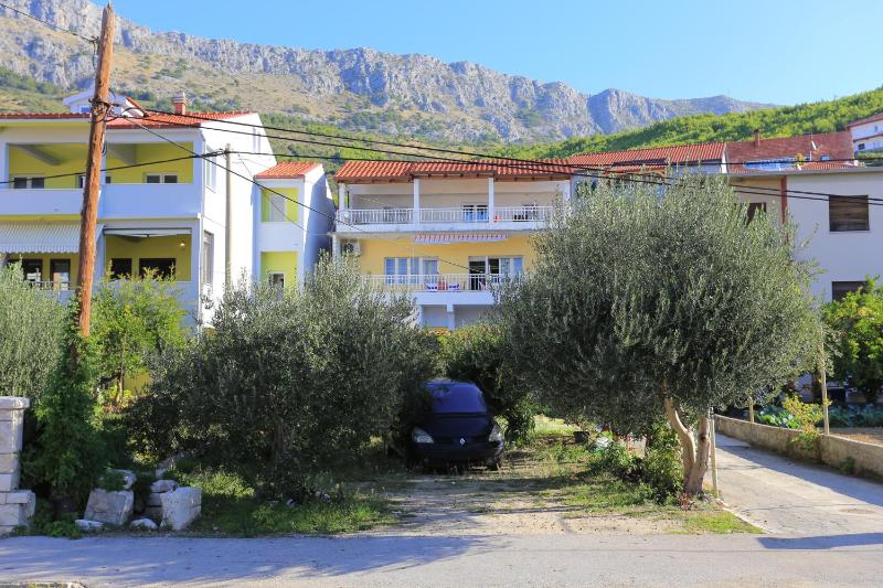 Apartments by the sea Sumpetar Omis - 14450 - image 2