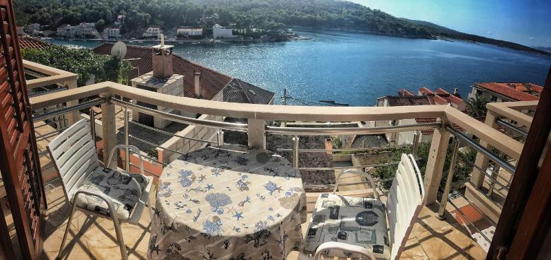 Two-Bedroom Apartment with Balcony and Sea View image 2