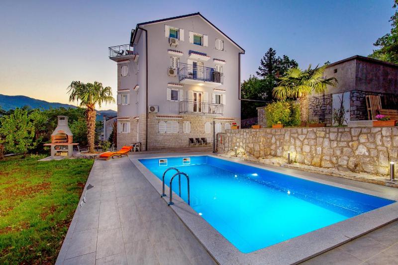 Family-friendly apartments with swimming pool Rijeka - 14294 - image 1