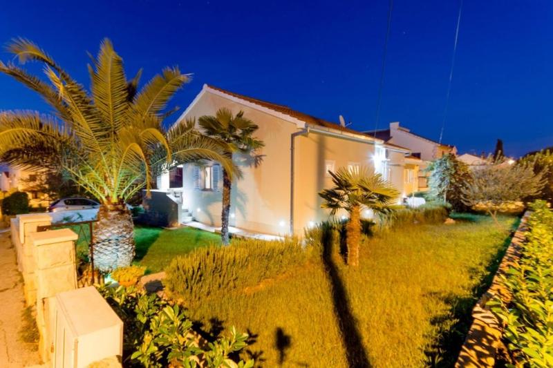 Apartments with parking space Supetar Brac - 16294 - image 1