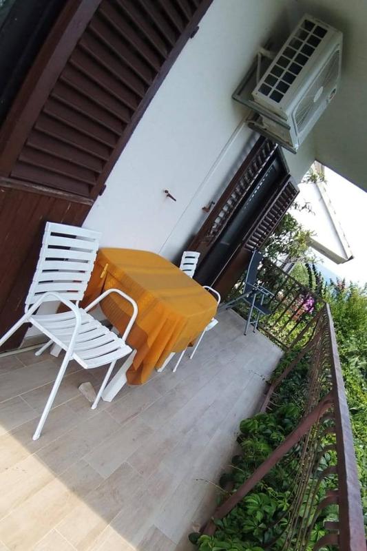 Three-Bedroom Apartment with Terrace and Sea View image 4