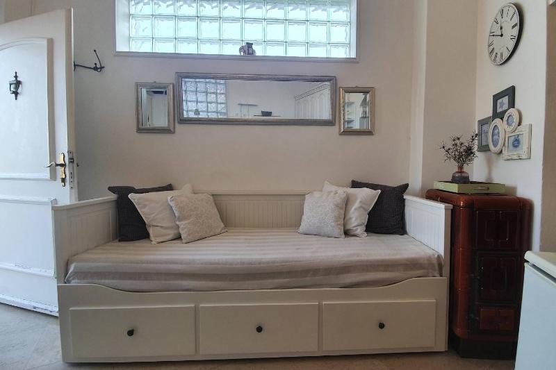 One-Bedroom Apartment with Terrace and Sea View image 4