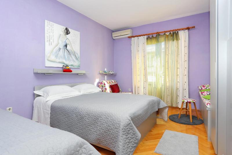 Three-Bedroom Apartment with Terrace and Sea View image 1