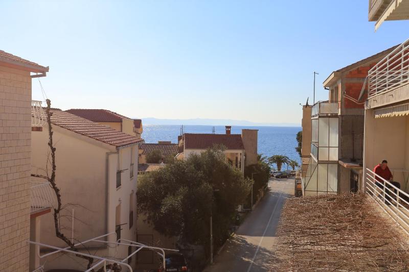 Three-Bedroom Apartment with Terrace and Sea View image 3