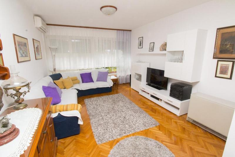 Apartments with parking space Omis - 16497 - image 1