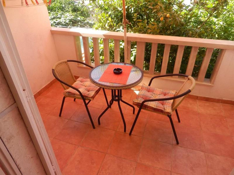 Studio with Balcony image 2