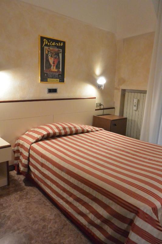 Economy Triple Room image 1