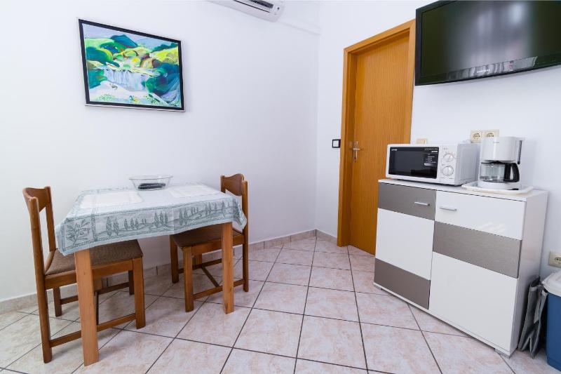 One-Bedroom Apartment with Balcony and Sea View image 4