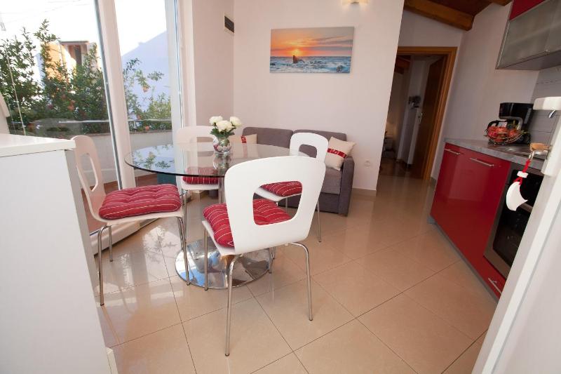 One-Bedroom Apartment with Terrace and Sea View image 3