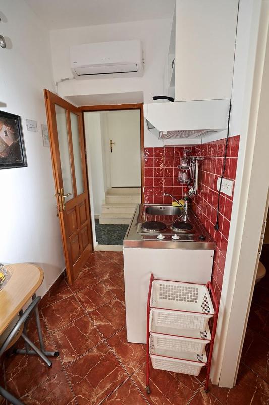 Studio with Balcony image 3