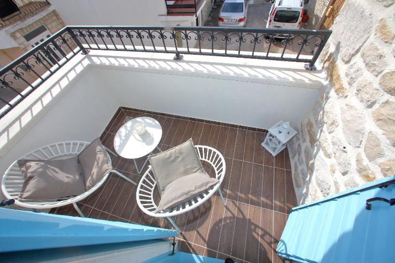 Two-Bedroom Apartment with Terrace and Sea View image 3
