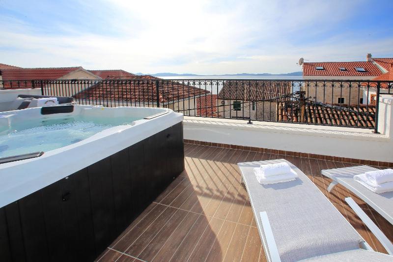 Two-Bedroom Apartment with Terrace and Sea View image 4
