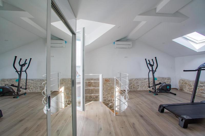 Two-Bedroom Apartment with Terrace and Sea View image 2