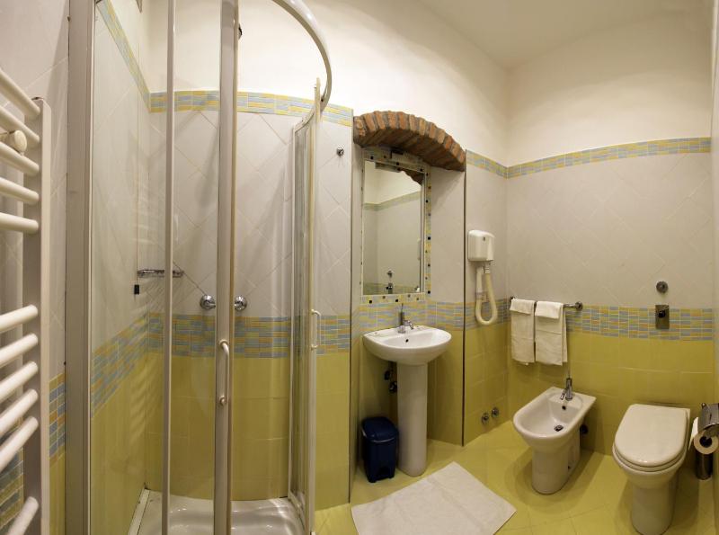 Triple Room with Balcony image 4