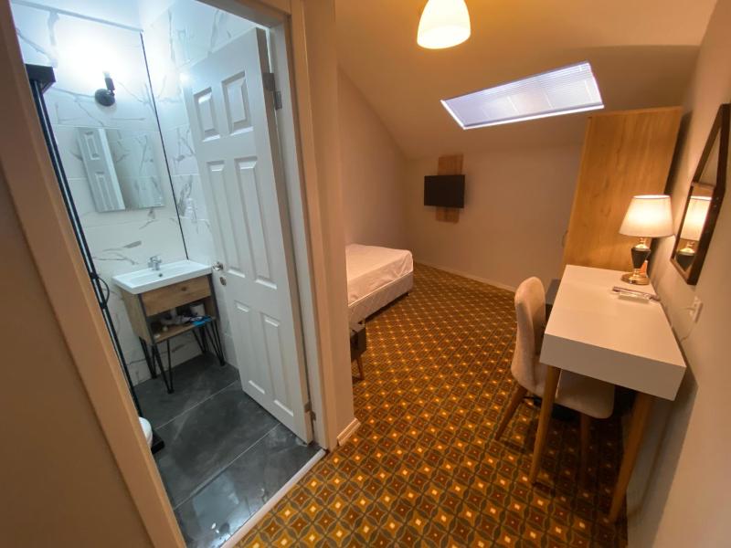 Budget Single Room image 3