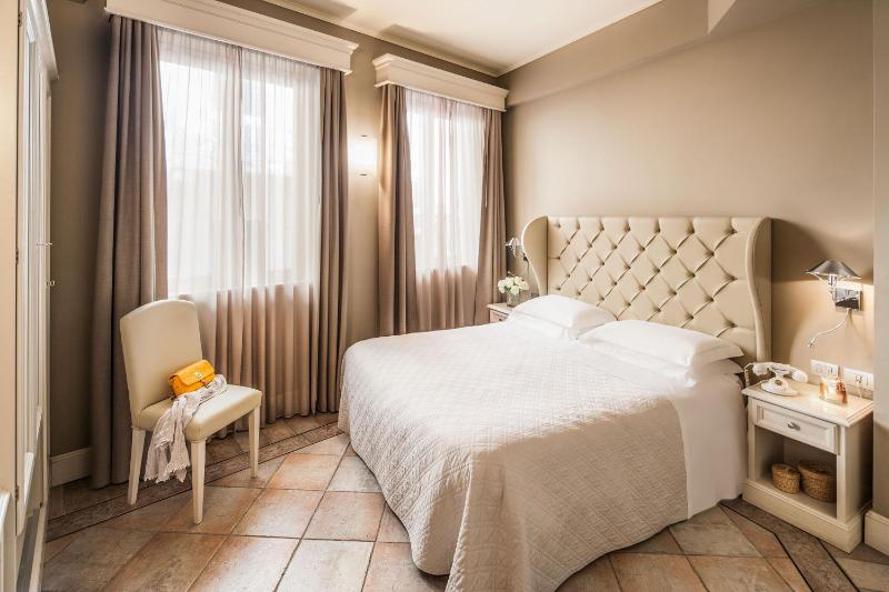 Double or Twin Room with City View image 1