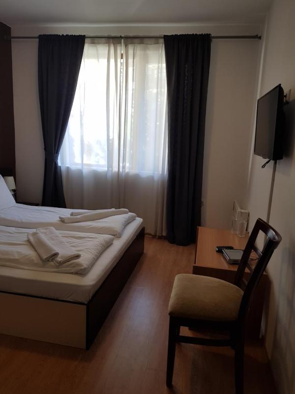 Economy Double Room image 4