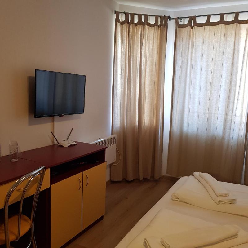 Standard Double Room image 3