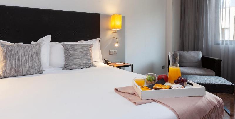 Double or Twin Room image 3