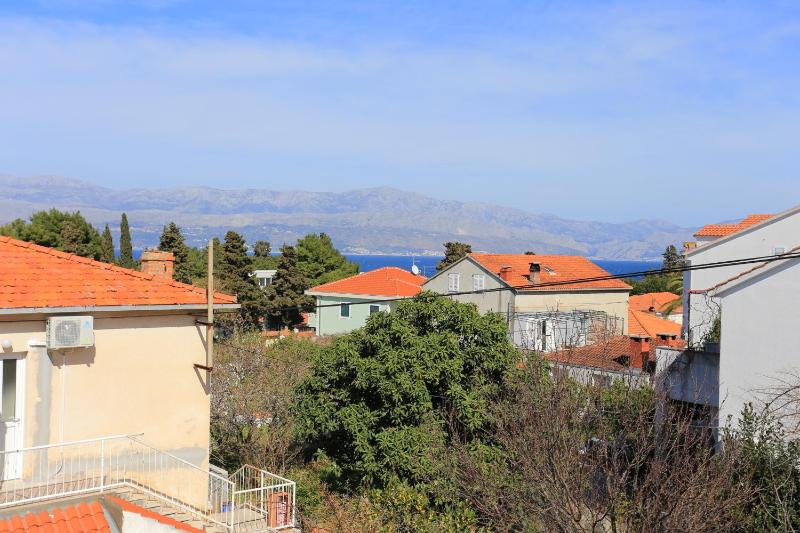 Apartments with parking space Supetar Brac - 16656 - image 2