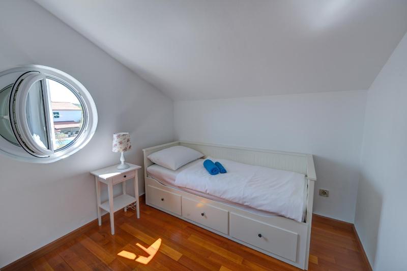 Family-friendly apartments with swimming pool Murter - 16655 - image 18