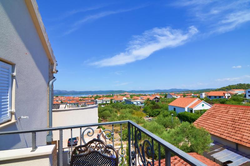 Family-friendly apartments with swimming pool Murter - 16655 - image 31