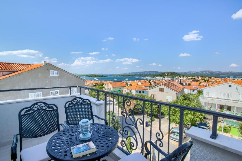 Family-friendly apartments with swimming pool Murter - 16655 - image 49